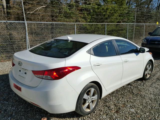 5NPDH4AE2DH167173 - 2013 HYUNDAI ELANTRA GL WHITE photo 4