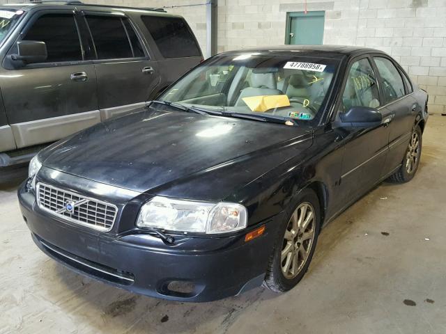 YV1TH59H741365121 - 2004 VOLVO S80 2.5T BLACK photo 2