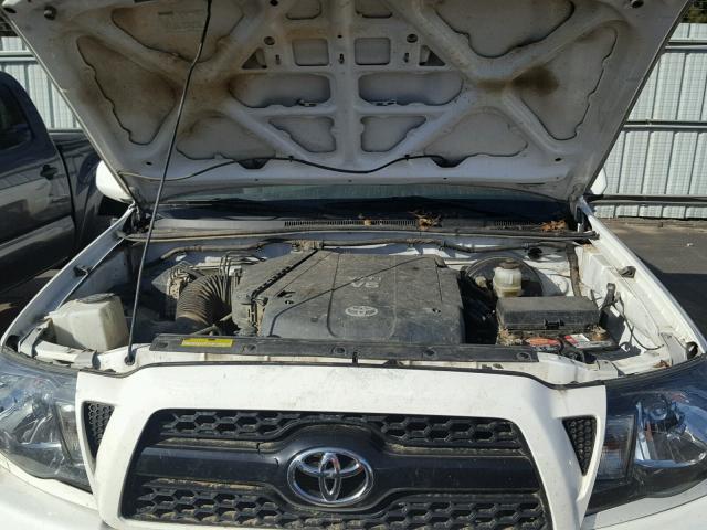 3TMMU4FN9BM035653 - 2011 TOYOTA TACOMA DOU WHITE photo 7