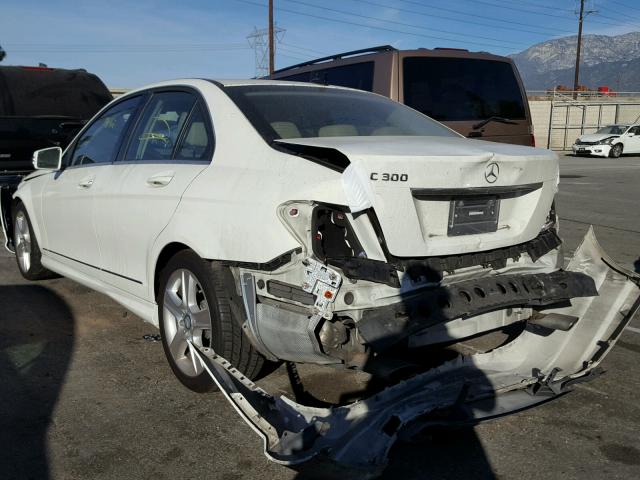 WDDGF5EB3BA521978 - 2011 MERCEDES-BENZ C 300 WHITE photo 3