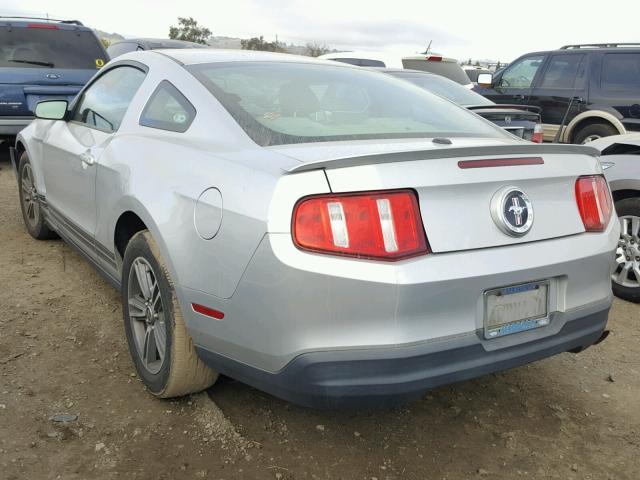 1ZVBP8AN3A5173820 - 2010 FORD MUSTANG SILVER photo 3