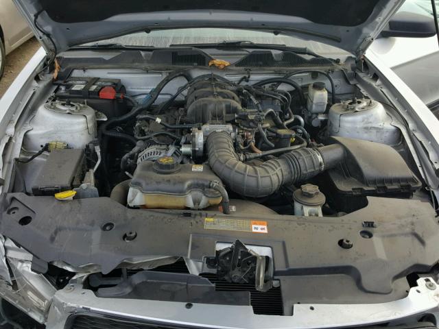 1ZVBP8AN3A5173820 - 2010 FORD MUSTANG SILVER photo 7