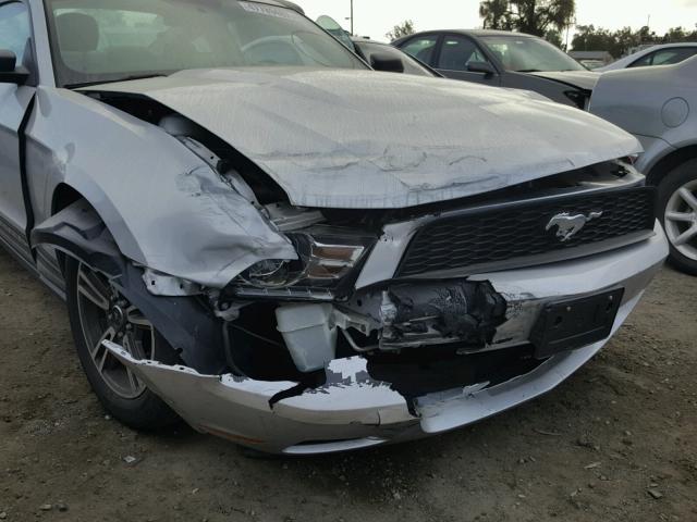 1ZVBP8AN3A5173820 - 2010 FORD MUSTANG SILVER photo 9