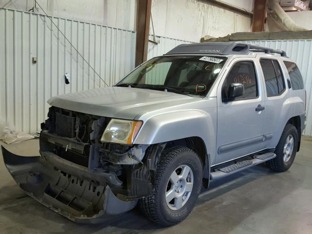 5N1AN08W15C606567 - 2005 NISSAN XTERRA OFF SILVER photo 2