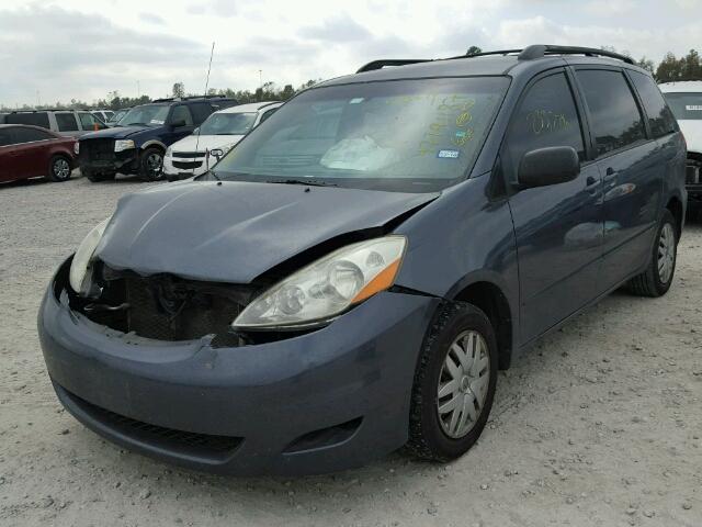 5TDZK23C08S124569 - 2008 TOYOTA SIENNA CE GRAY photo 2