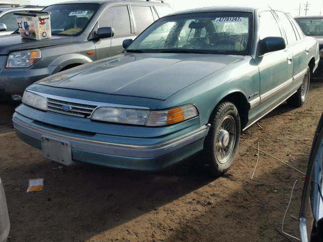 2FACP74W1PX171132 - 1993 FORD CROWN VICT BLUE photo 2