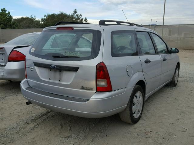 1FAHP36N47W137880 - 2007 FORD FOCUS ZXW SILVER photo 4