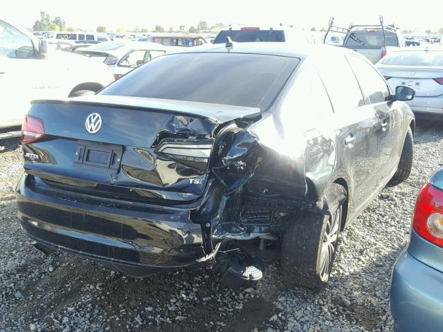 3VWD17AJ3GM250500 - 2016 VOLKSWAGEN JETTA SPOR BLACK photo 4