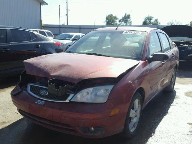 1FAFP34N65W275640 - 2005 FORD FOCUS ZX4 RED photo 2