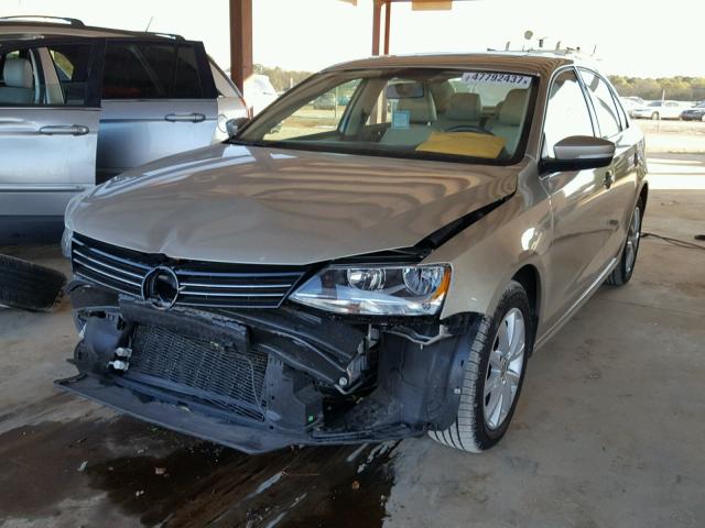 3VWDX7AJ6DM206453 - 2013 VOLKSWAGEN JETTA SE 金色 照片 2