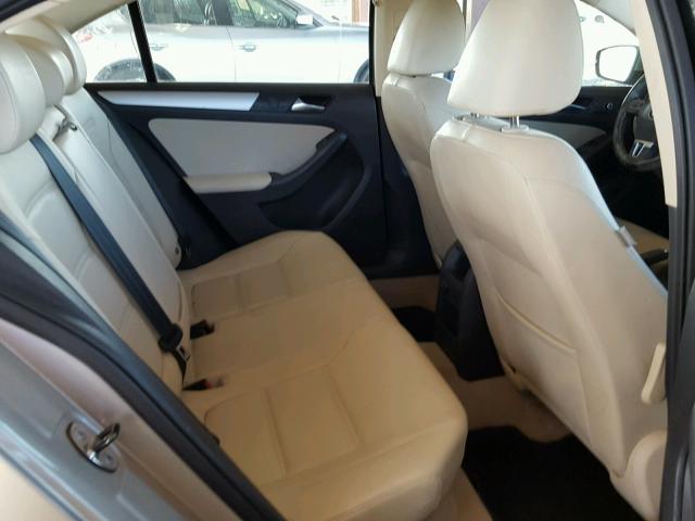 3VWDX7AJ6DM206453 - 2013 VOLKSWAGEN JETTA SE 金色 照片 6