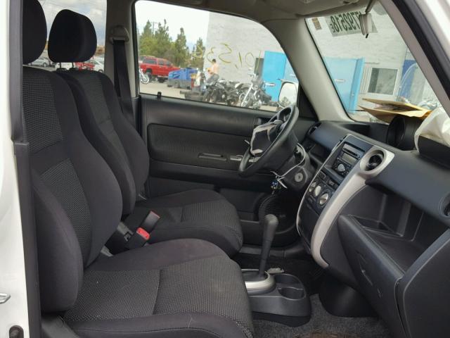 JTLKT324054029813 - 2005 TOYOTA SCION XB თეთრი ფოტო 5