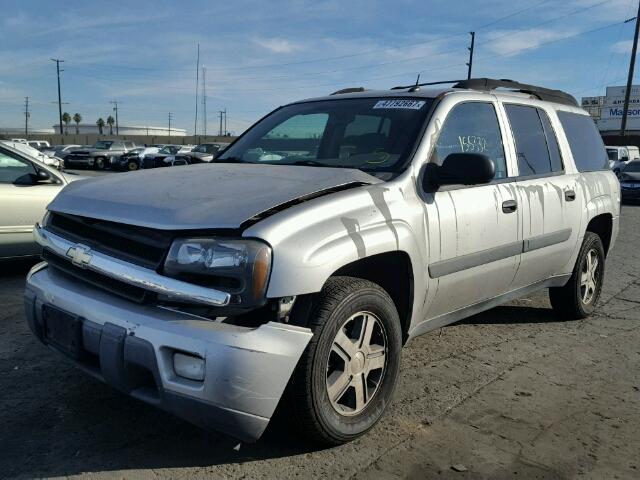 1GNES16SX56202922 - 2005 CHEVROLET TRAILBLAZE SILVER photo 2