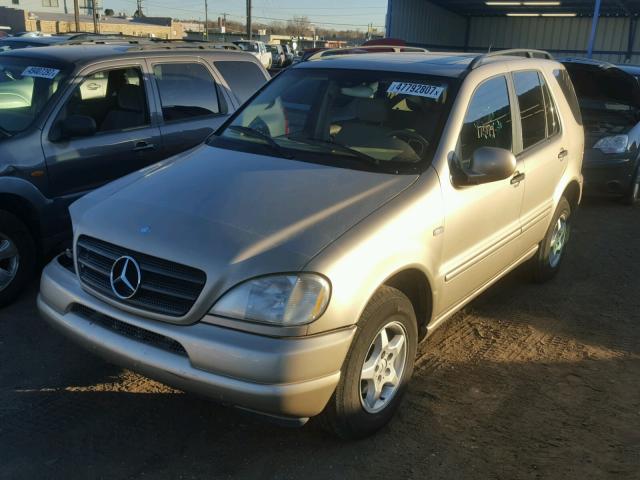 4JGAB54E01A261184 - 2001 MERCEDES-BENZ ML 320 BEIGE photo 2