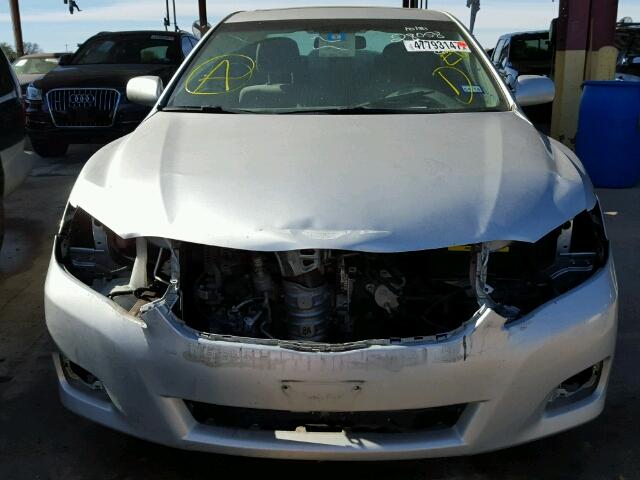 4T4BF3EK0AR083847 - 2010 TOYOTA CAMRY BASE SILVER photo 9