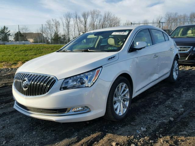 1G4GB5G38GF134599 - 2016 BUICK LACROSSE WHITE photo 2