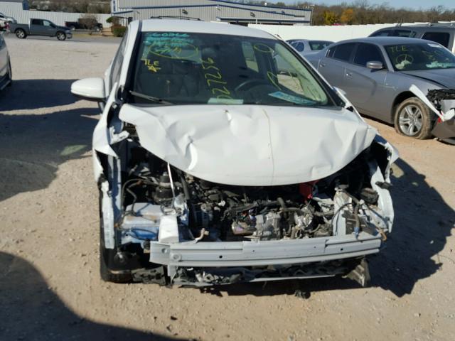 JHMGK5H56GX027256 - 2016 HONDA FIT LX WHITE photo 9