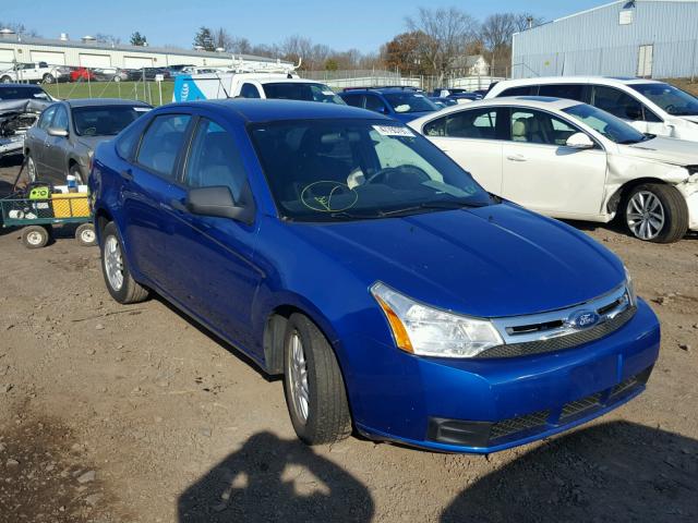 1FAHP3FNXBW157835 - 2011 FORD FOCUS SE BLUE photo 1