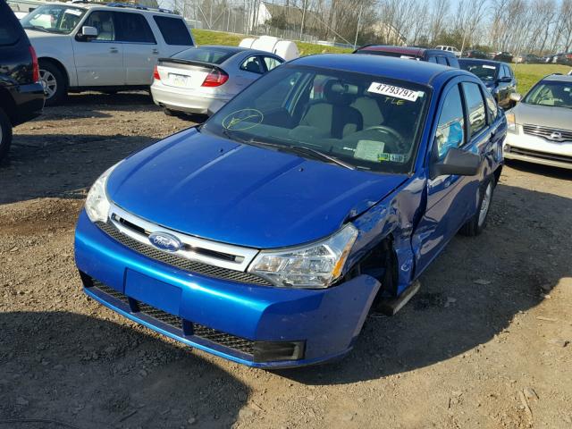 1FAHP3FNXBW157835 - 2011 FORD FOCUS SE BLUE photo 2