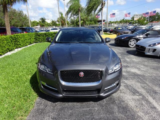 SAJWJ1CD0G8V92623 - 2016 JAGUAR XJ GRAY photo 2