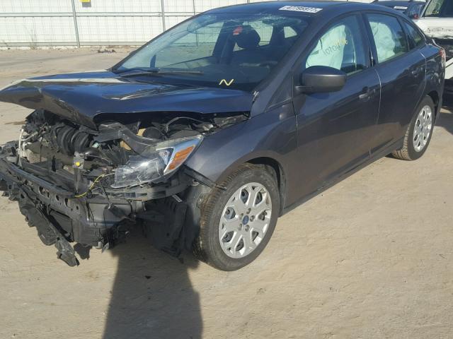 1FAHP3F23CL337733 - 2012 FORD FOCUS SE GRAY photo 2