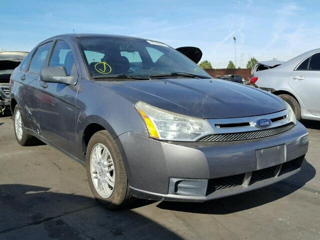 1FAHP3FN2AW193579 - 2010 FORD FOCUS SE GRAY photo 1