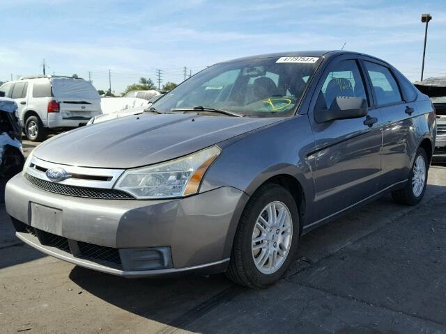 1FAHP3FN2AW193579 - 2010 FORD FOCUS SE GRAY photo 2