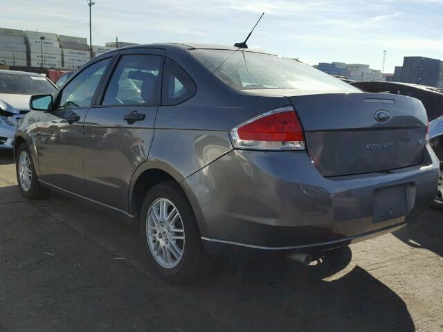 1FAHP3FN2AW193579 - 2010 FORD FOCUS SE GRAY photo 3