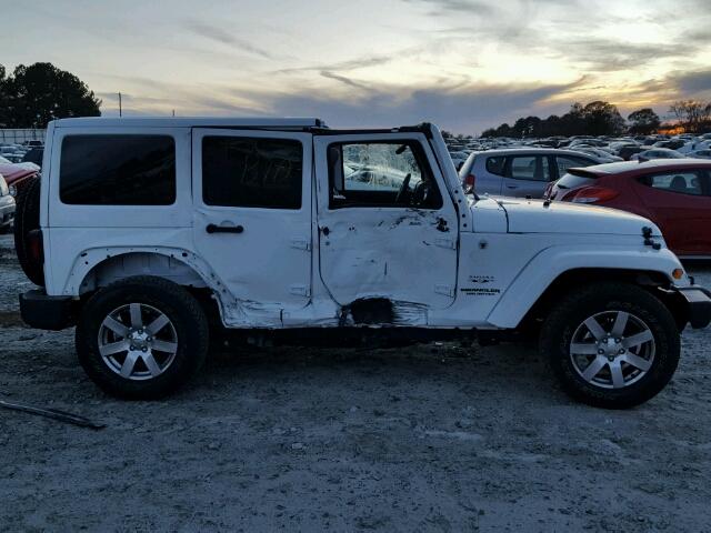 1C4HJWEG3GL298576 - 2016 JEEP WRANGLER U WHITE photo 9