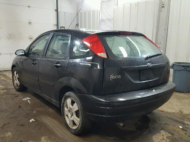 3FAHP37343R136917 - 2003 FORD FOCUS ZX5 BLACK photo 3