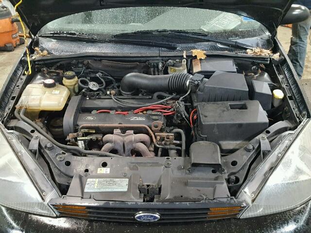 3FAHP37343R136917 - 2003 FORD FOCUS ZX5 BLACK photo 7