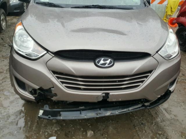 KM8JT3AB8BU192532 - 2011 HYUNDAI TUCSON GL TAN photo 9