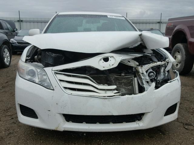 4T4BF3EK2BR095130 - 2011 TOYOTA CAMRY BASE WHITE photo 9