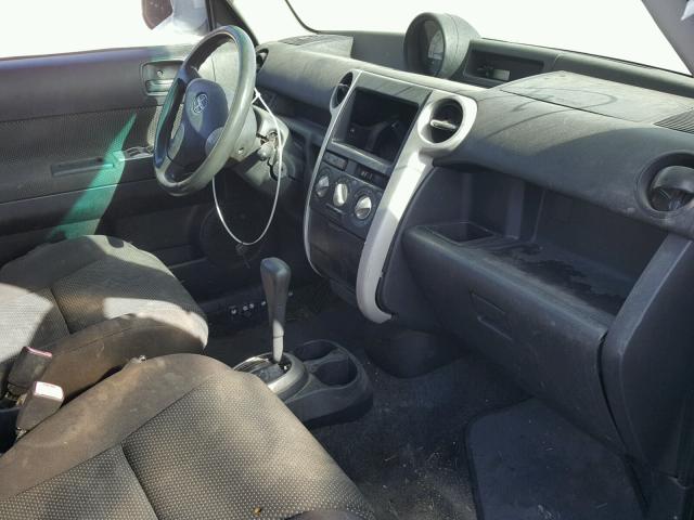 JTLKT324854007459 - 2005 TOYOTA SCION XB შავი ფოტო 5