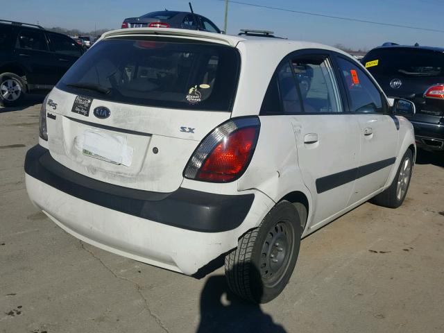 KNADE163476234608 - 2007 KIA RIO 5 SX WHITE photo 4