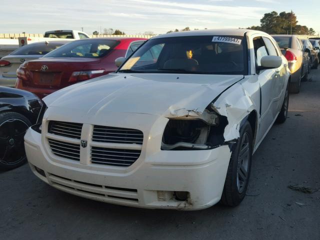 2D8GV58215H622064 - 2005 DODGE MAGNUM R/T WHITE photo 2