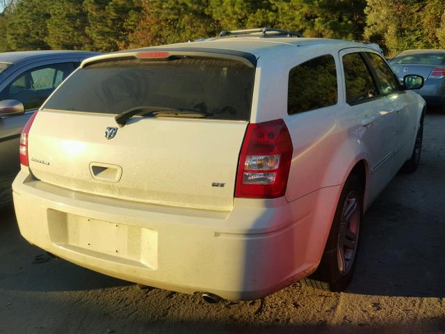 2D8GV58215H622064 - 2005 DODGE MAGNUM R/T WHITE photo 4