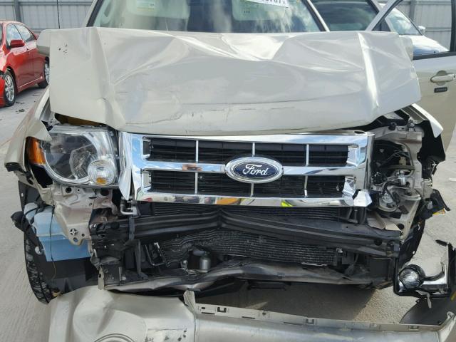 1FMCU0EG1BKA79060 - 2011 FORD ESCAPE LIM BEIGE photo 7