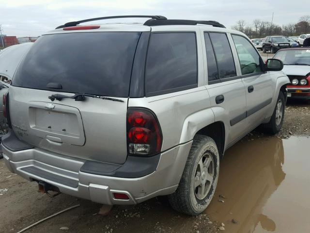 1GNDT13S352275957 - 2005 CHEVROLET TRAILBLAZE SILVER photo 4