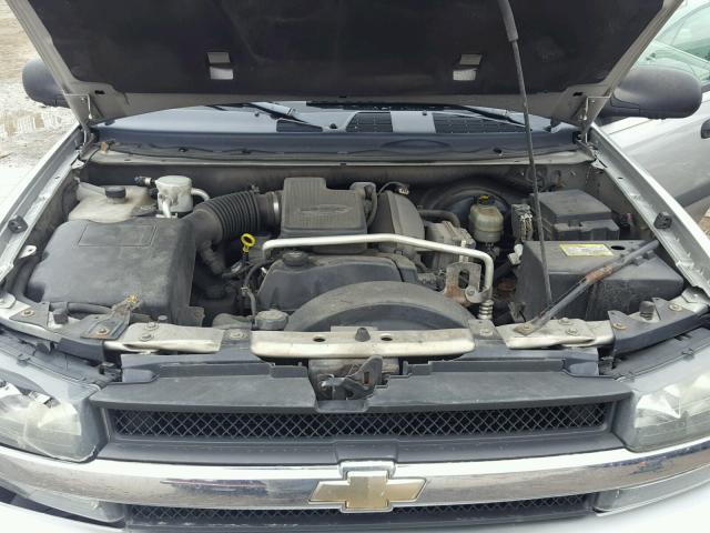 1GNDT13S352275957 - 2005 CHEVROLET TRAILBLAZE SILVER photo 7