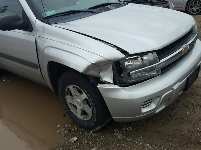 1GNDT13S352275957 - 2005 CHEVROLET TRAILBLAZE SILVER photo 9