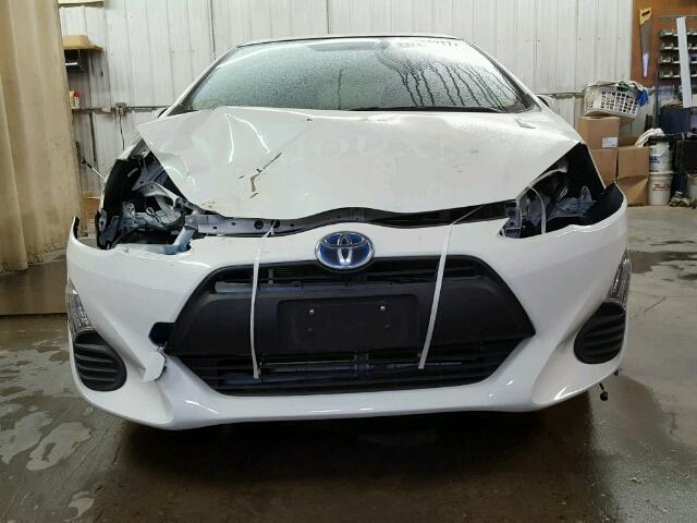 JTDKDTB3XG1119488 - 2016 TOYOTA PRIUS C WHITE photo 9