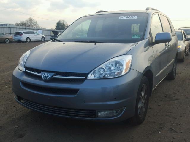 5TDBA22C44S020778 - 2004 TOYOTA SIENNA XLE BLUE photo 2