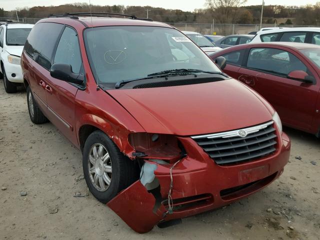 2C4GP54L75R164273 - 2005 CHRYSLER TOWN & COU RED photo 1