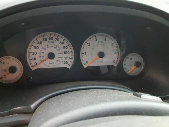 2C4GP54L75R164273 - 2005 CHRYSLER TOWN & COU RED photo 8