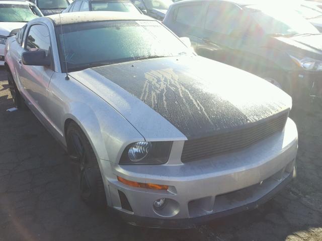 1ZVHT80N585109621 - 2008 FORD MUSTANG SILVER photo 1