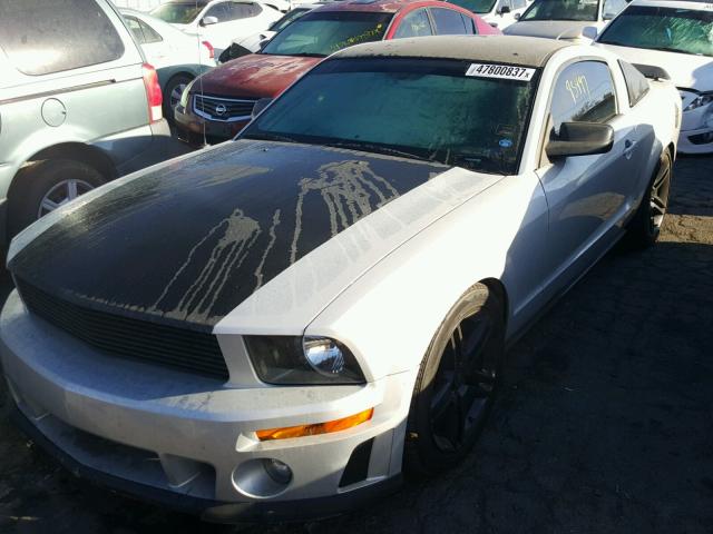 1ZVHT80N585109621 - 2008 FORD MUSTANG SILVER photo 2