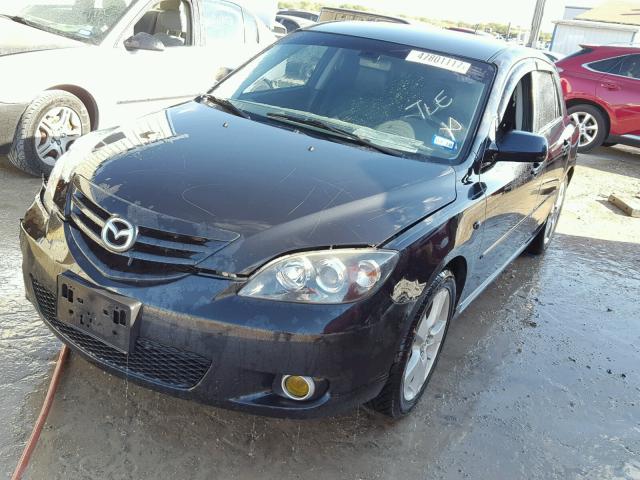 JM1BK343861405891 - 2006 MAZDA 3 HATCHBAC BLACK photo 2