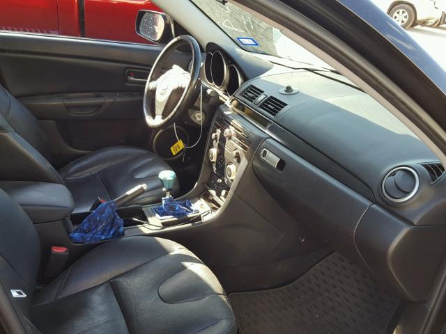 JM1BK343861405891 - 2006 MAZDA 3 HATCHBAC BLACK photo 5