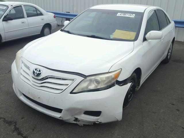 4T4BF3EKXBR130528 - 2011 TOYOTA CAMRY BASE WHITE photo 2